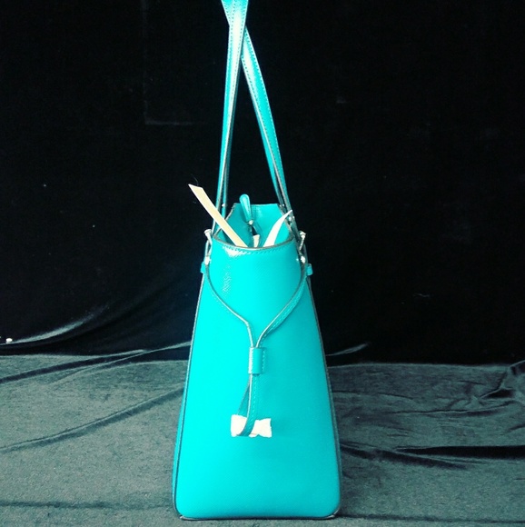 🚫SOLD🚫MICHAEL KORS Voyager Tote - Picture 2 of 8